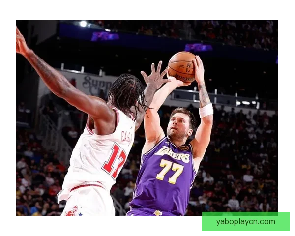 湖人连创奇迹压制东契奇里夫斯名嘴呼唤詹姆斯展现传奇实力