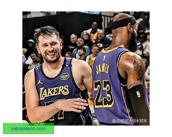 湖人迎战联盟第一詹姆斯严肃东契奇大笑保罗辟谣支持老詹