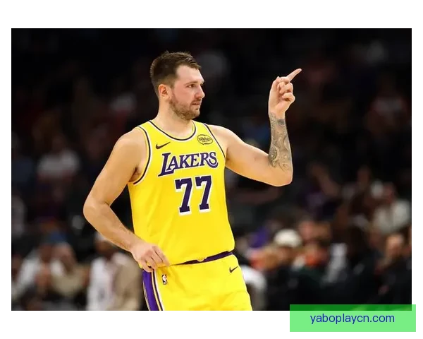 湖人迎战联盟第一詹姆斯严肃东契奇大笑保罗辟谣支持老詹